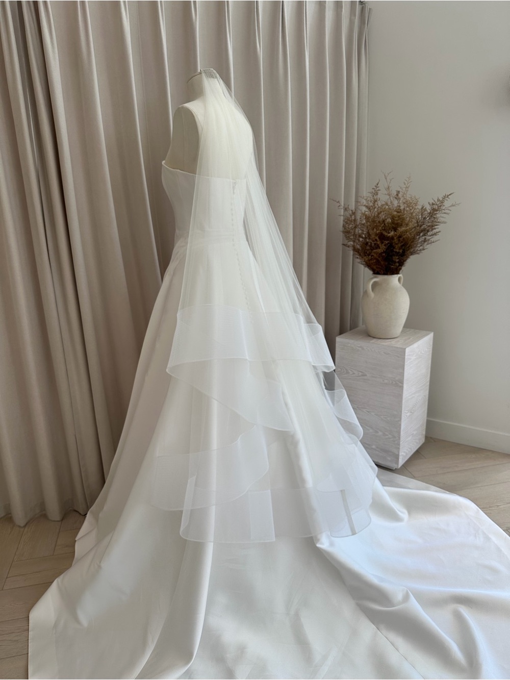 Sarah Seven Modern Bridal Veil - Picture 3 of 4